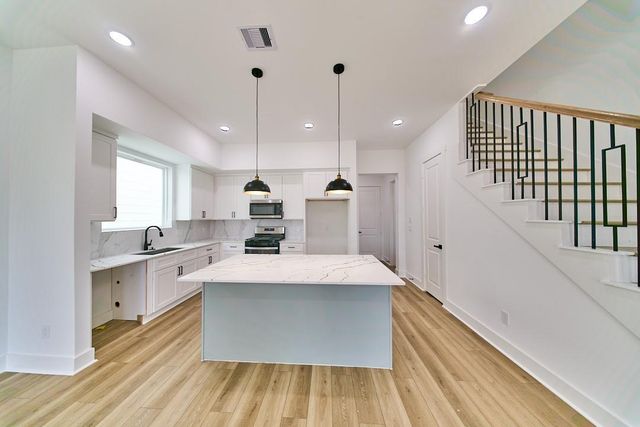 110 Luetta Street, Houston, TX 77076