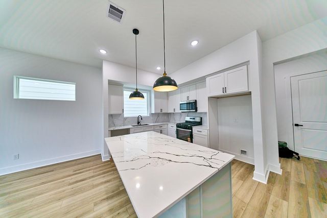 110 Luetta Street, Houston, TX 77076