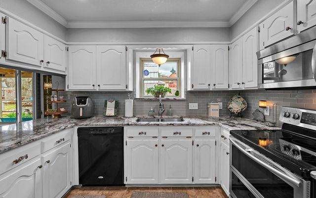 1065 Dendron Drive, Hewitt, TX 76643