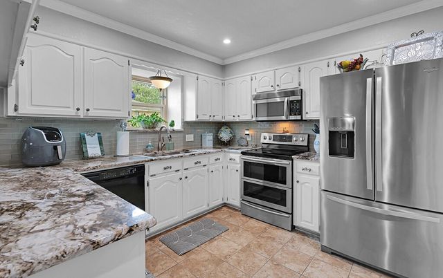 1065 Dendron Drive, Hewitt, TX 76643