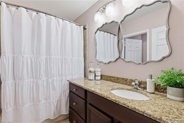 1517 Birdie DR, Naples, FL 34120