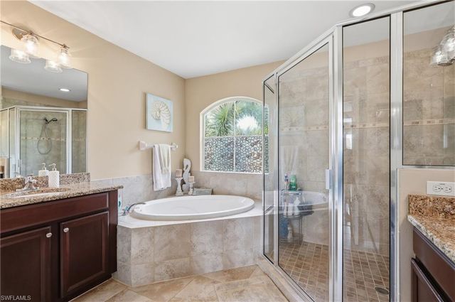1517 Birdie DR, Naples, FL 34120