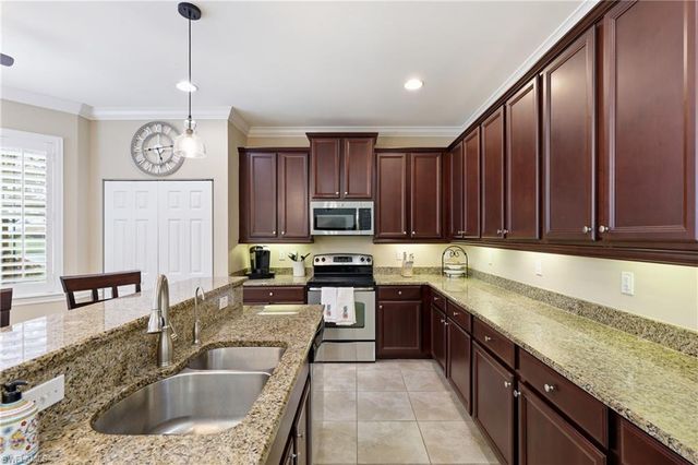 1517 Birdie DR, Naples, FL 34120