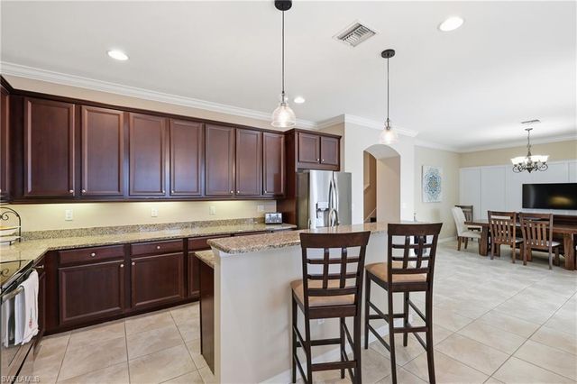 1517 Birdie DR, Naples, FL 34120