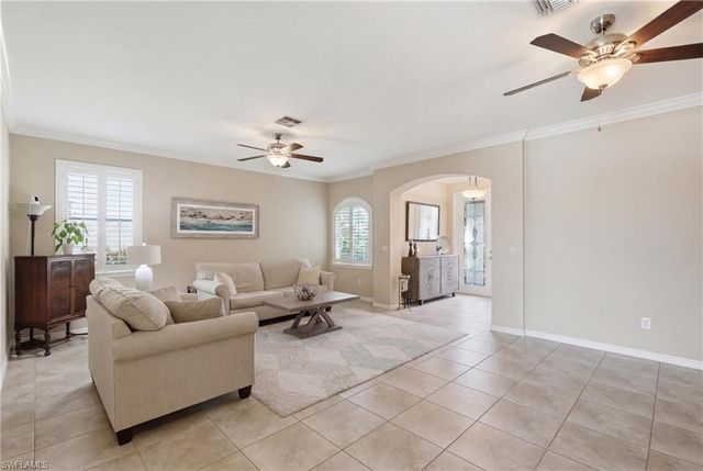 1517 Birdie DR, Naples, FL 34120