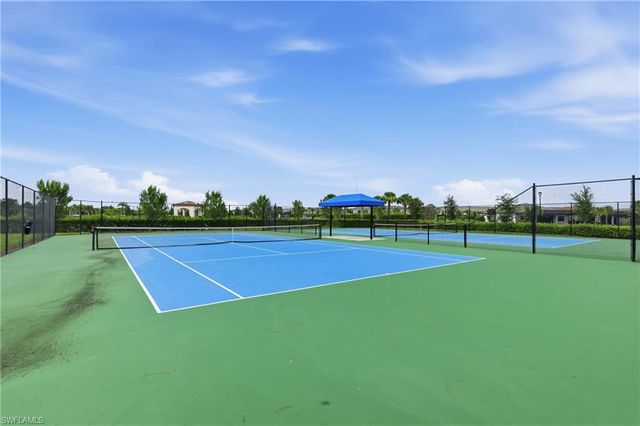1517 Birdie DR, Naples, FL 34120