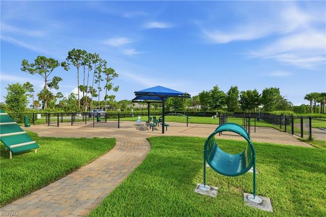 1517 Birdie DR, Naples, FL 34120