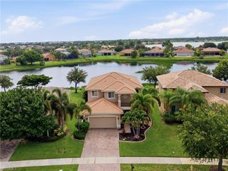 1517 Birdie DR, Naples, FL 34120