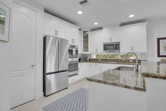 5660 NE Trieste Way, Boca Raton, FL 33487