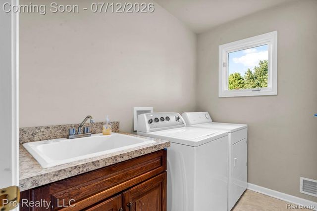 13838 Fawn Woods Court, Plymouth Charter Township, MI 48170
