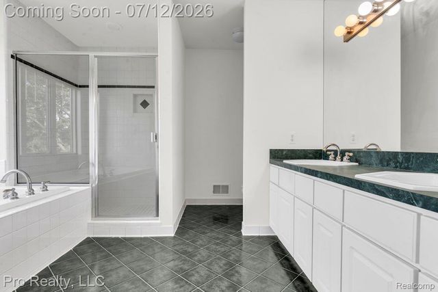 13838 Fawn Woods Court, Plymouth Charter Township, MI 48170