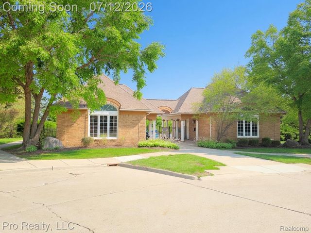 13838 Fawn Woods Court, Plymouth Charter Township, MI 48170