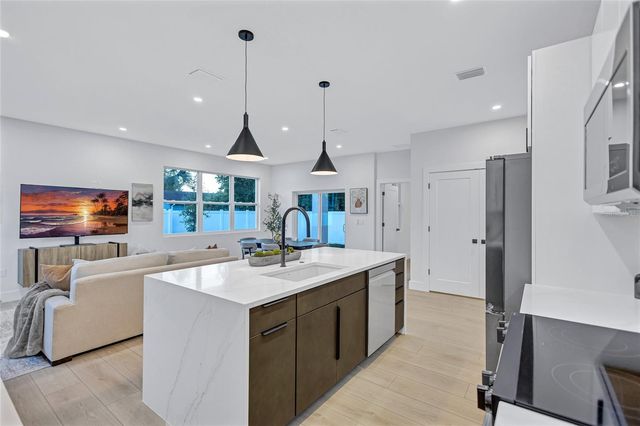 5518 NEWTON AVENUE S, Gulfport, FL 33707