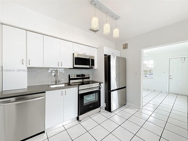 6819 SW 25th St, Miami, FL 33155