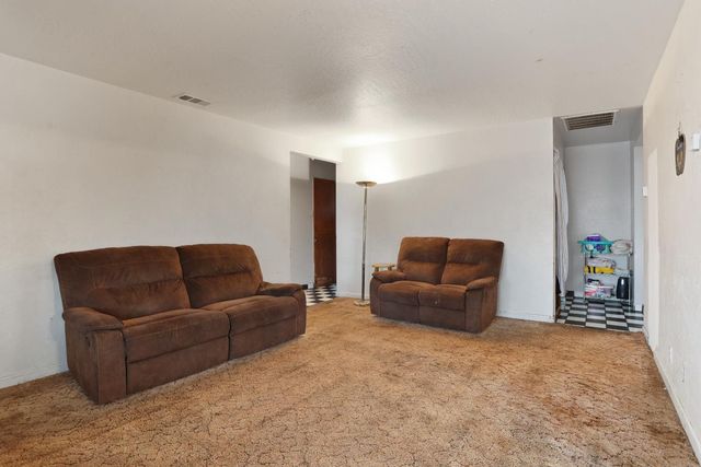 20 Shilling Ave, Lathrop, CA 95330