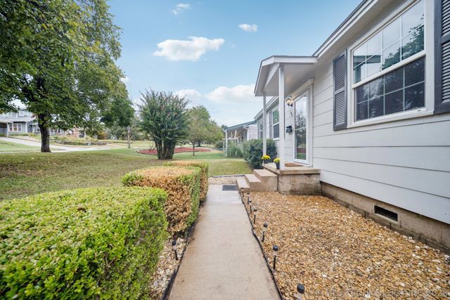 1015 N Main Street, Sand Springs, OK 74063
