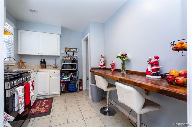 1504 E Maxlow Avenue, Hazel Park, MI 48030