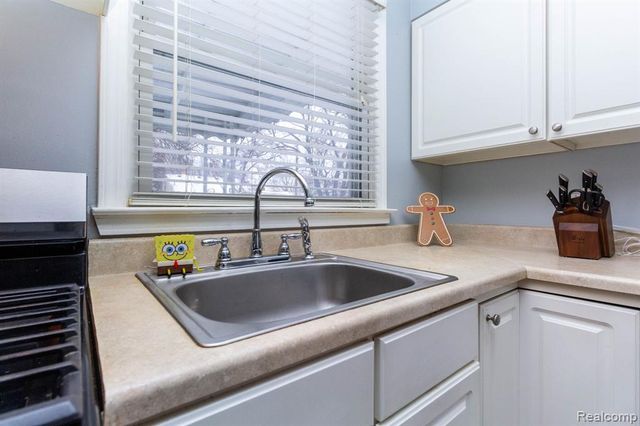 1504 E Maxlow Avenue, Hazel Park, MI 48030