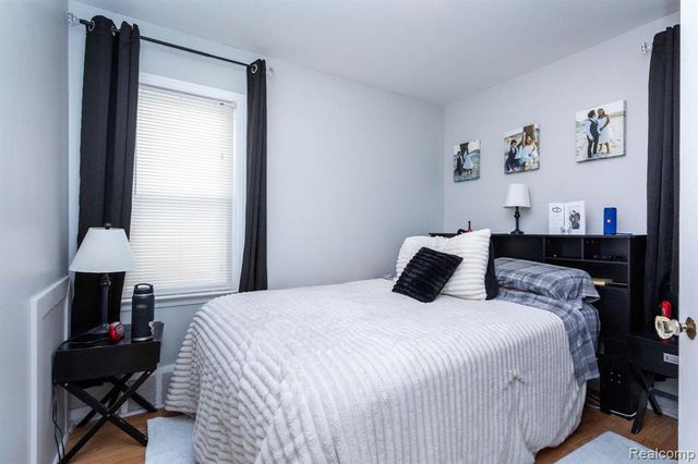 1504 E Maxlow Avenue, Hazel Park, MI 48030