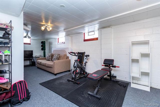 1504 E Maxlow Avenue, Hazel Park, MI 48030