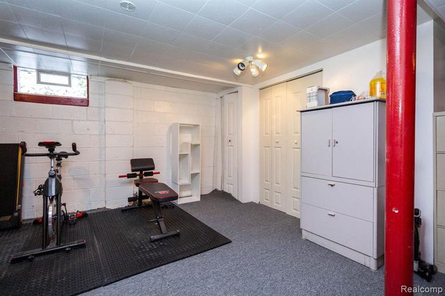 1504 E Maxlow Avenue, Hazel Park, MI 48030