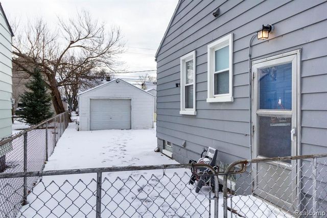 1504 E Maxlow Avenue, Hazel Park, MI 48030