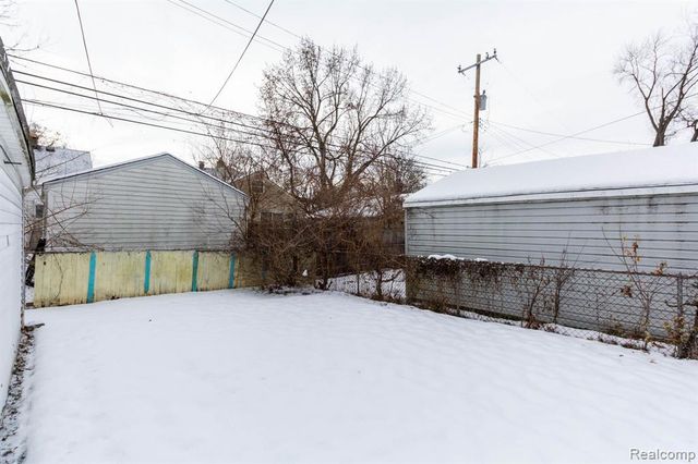 1504 E Maxlow Avenue, Hazel Park, MI 48030