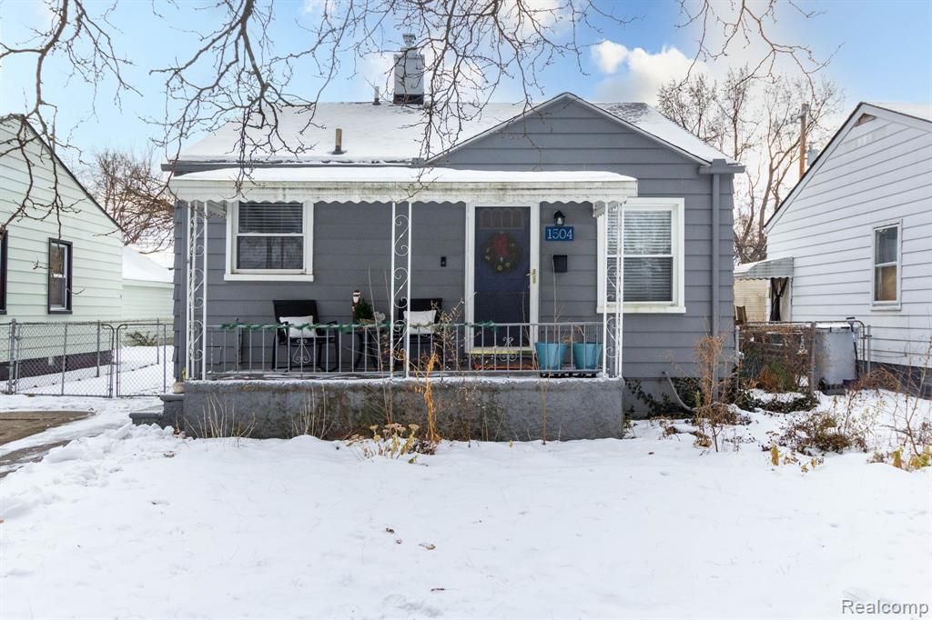 1504 E Maxlow Avenue, Hazel Park, MI 48030
