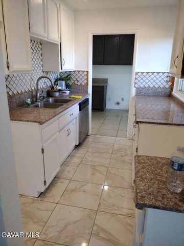 8711 S Loop Boulevard, California City, CA 93505