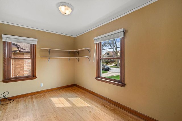 527 N 114th STREET, Wauwatosa, WI 53226