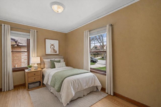 527 N 114th STREET, Wauwatosa, WI 53226