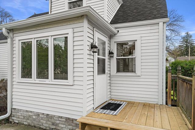527 N 114th STREET, Wauwatosa, WI 53226