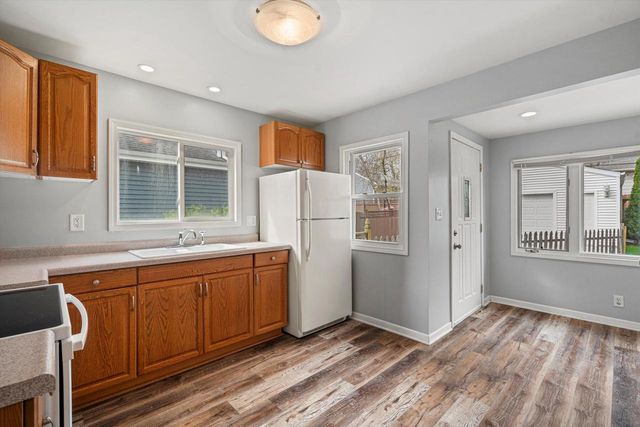 527 N 114th STREET, Wauwatosa, WI 53226
