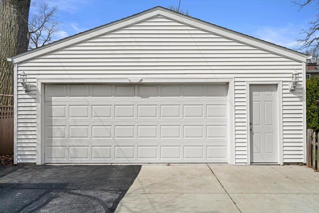527 N 114th STREET, Wauwatosa, WI 53226
