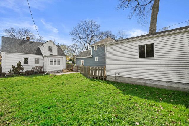 527 N 114th STREET, Wauwatosa, WI 53226