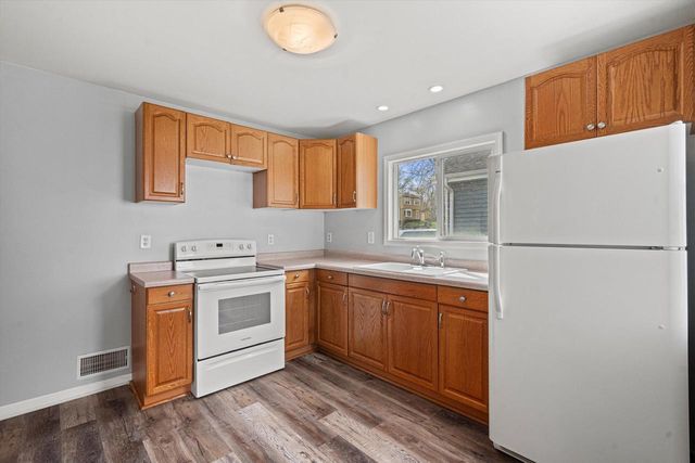 527 N 114th STREET, Wauwatosa, WI 53226