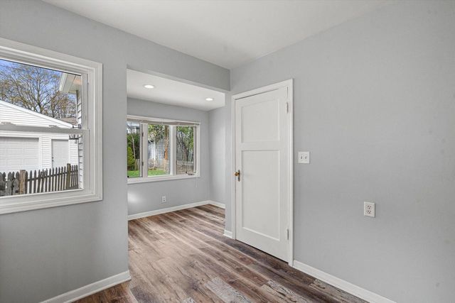 527 N 114th STREET, Wauwatosa, WI 53226