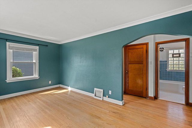 527 N 114th STREET, Wauwatosa, WI 53226