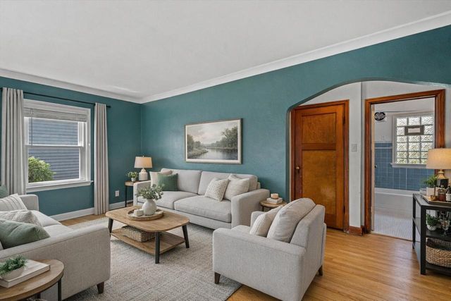 527 N 114th STREET, Wauwatosa, WI 53226