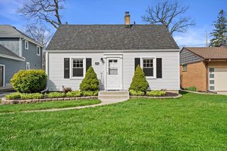 527 N 114th STREET, Wauwatosa, WI 53226