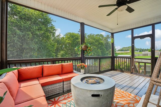 675 Sturdivant Dr, Clarksville, TN 37042