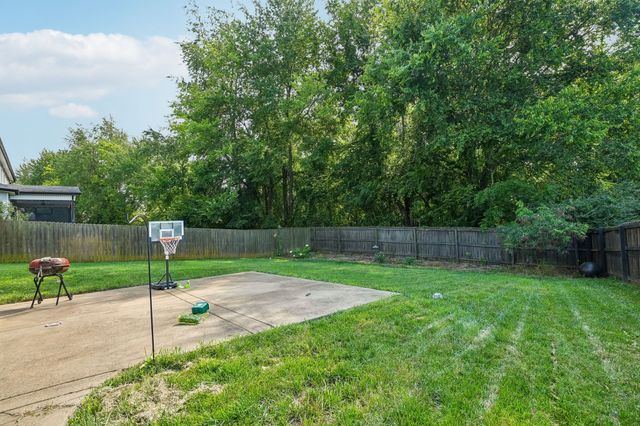 675 Sturdivant Dr, Clarksville, TN 37042