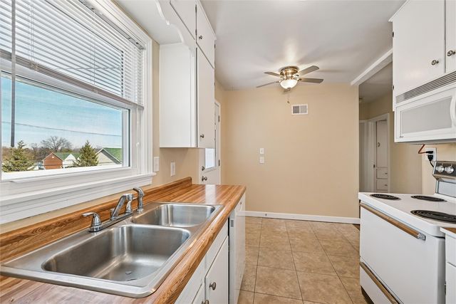 3008 Henderson Avenue SE, Cedar Rapids, IA 52403