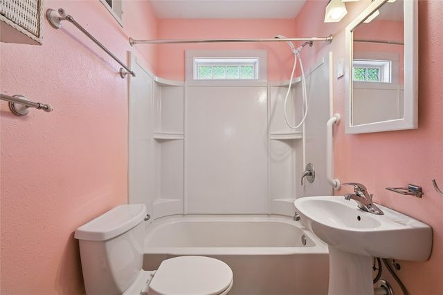 3008 Henderson Avenue SE, Cedar Rapids, IA 52403