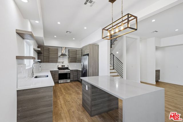 5641 Riverton Avenue, North Hollywood, CA 91601