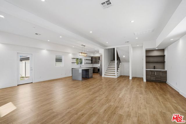 5641 Riverton Avenue, North Hollywood, CA 91601