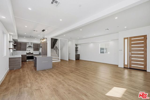 5641 Riverton Avenue, North Hollywood, CA 91601