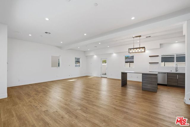 5641 Riverton Avenue, North Hollywood, CA 91601