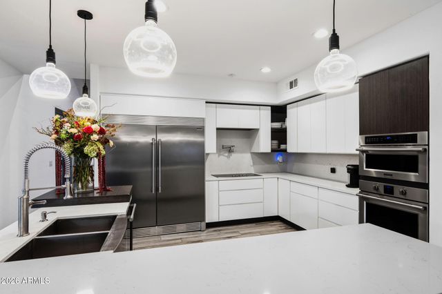 20 E LOS ARBOLES Circle, Tempe, AZ 85284
