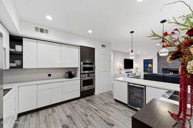 20 E LOS ARBOLES Circle, Tempe, AZ 85284